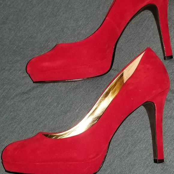 Red Velvet Style & Co. Heels - Picture 4 of 7